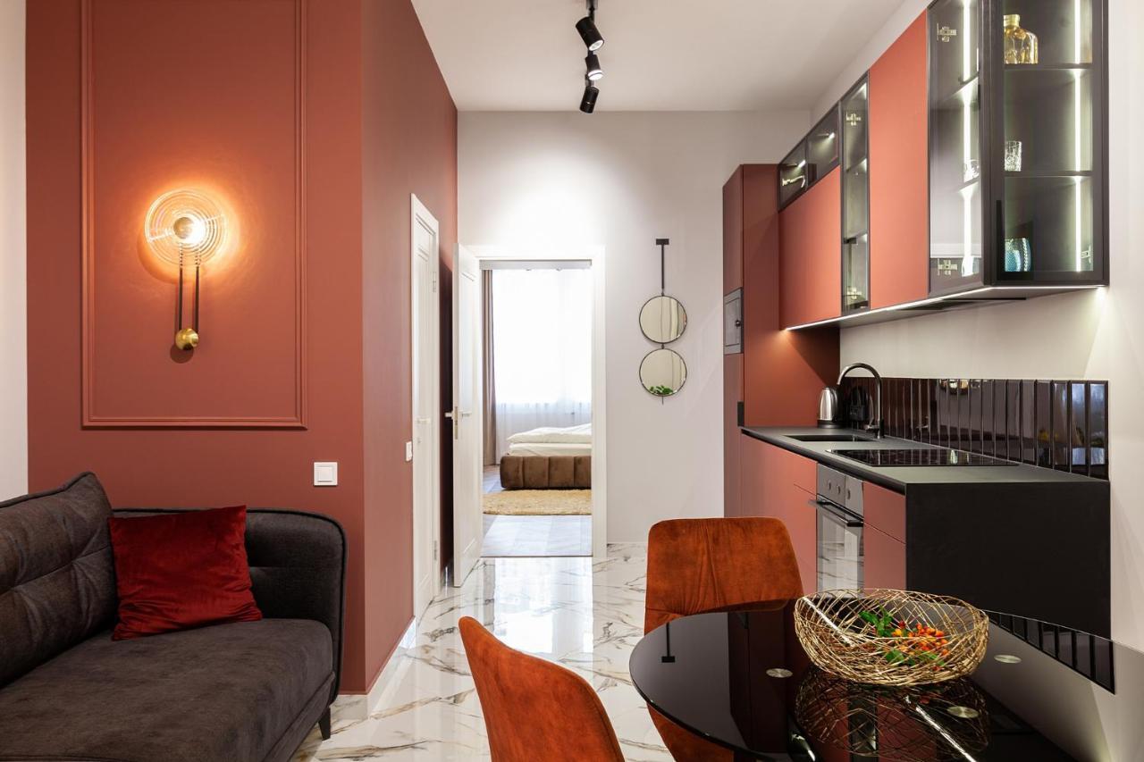 Leogrand Apartments On Tamanska 6 Lviv Buitenkant foto